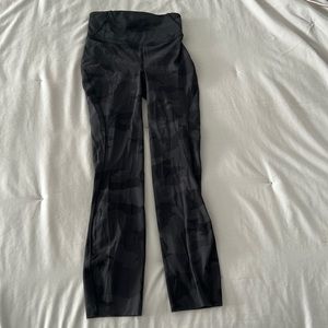 Lululemon cropped camo leggings size 0